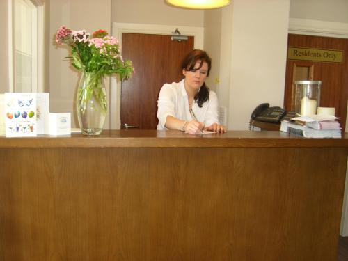 Phoenix Park Hotel - image 6