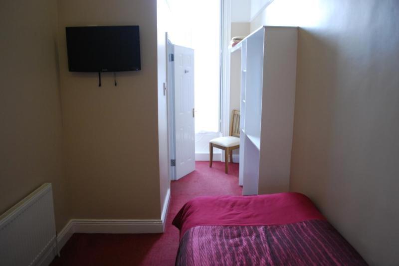 Parkway Guesthouse - image 6