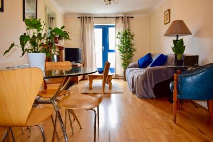 2 Bedroom Apartment Beside Merrion Square - image 1