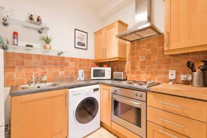 Immaculate 1-Bed Apartment in Dublin 1 - image 17