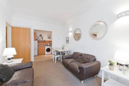 Immaculate 1-Bed Apartment in Dublin 1 - image 18