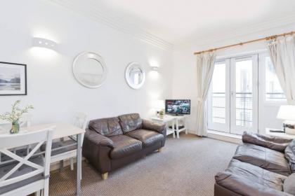 Immaculate 1-Bed Apartment in Dublin 1 - image 2