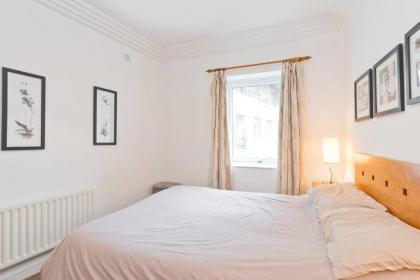 Immaculate 1-Bed Apartment in Dublin 1 - image 8