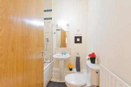 Stunning 3-Bed Apartment in Dublin 1 - image 13