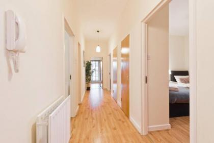 Stunning 3-Bed Apartment in Dublin 1 - image 7