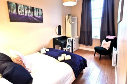 CENTRAL LOCATION 2 BED APT Fast WIFI & TV&KITCHEN - image 19