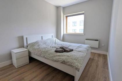 Bright 2BD Flat with Private Balcony - Dublin - image 2