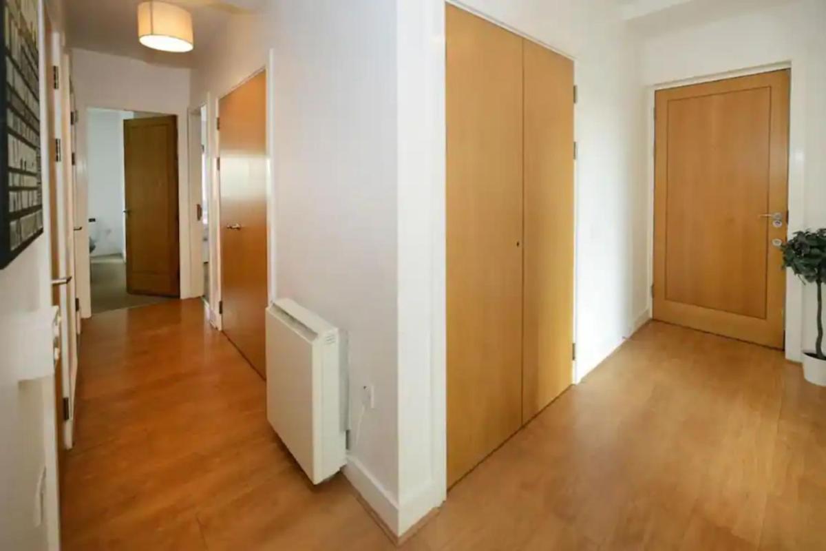 Bright 2BD Flat with Private Balcony - Dublin - image 7