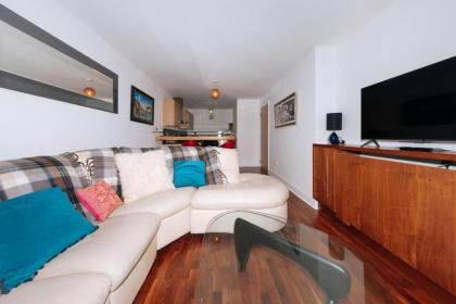 Exhilarating 2BD Flat with Outdoor Patio Dublin! - image 13